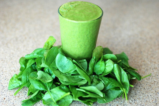 Die gesundheitlichen Nutzen der in grünem Blattgemüse enthaltenen Ballaststoffe - Britt's Superfoods DE